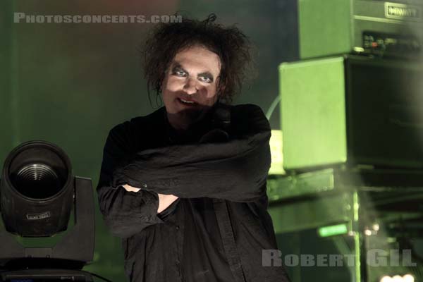 THE CURE - 2019-08-23 - SAINT CLOUD - Domaine National - Grande Scene - Robert James Smith